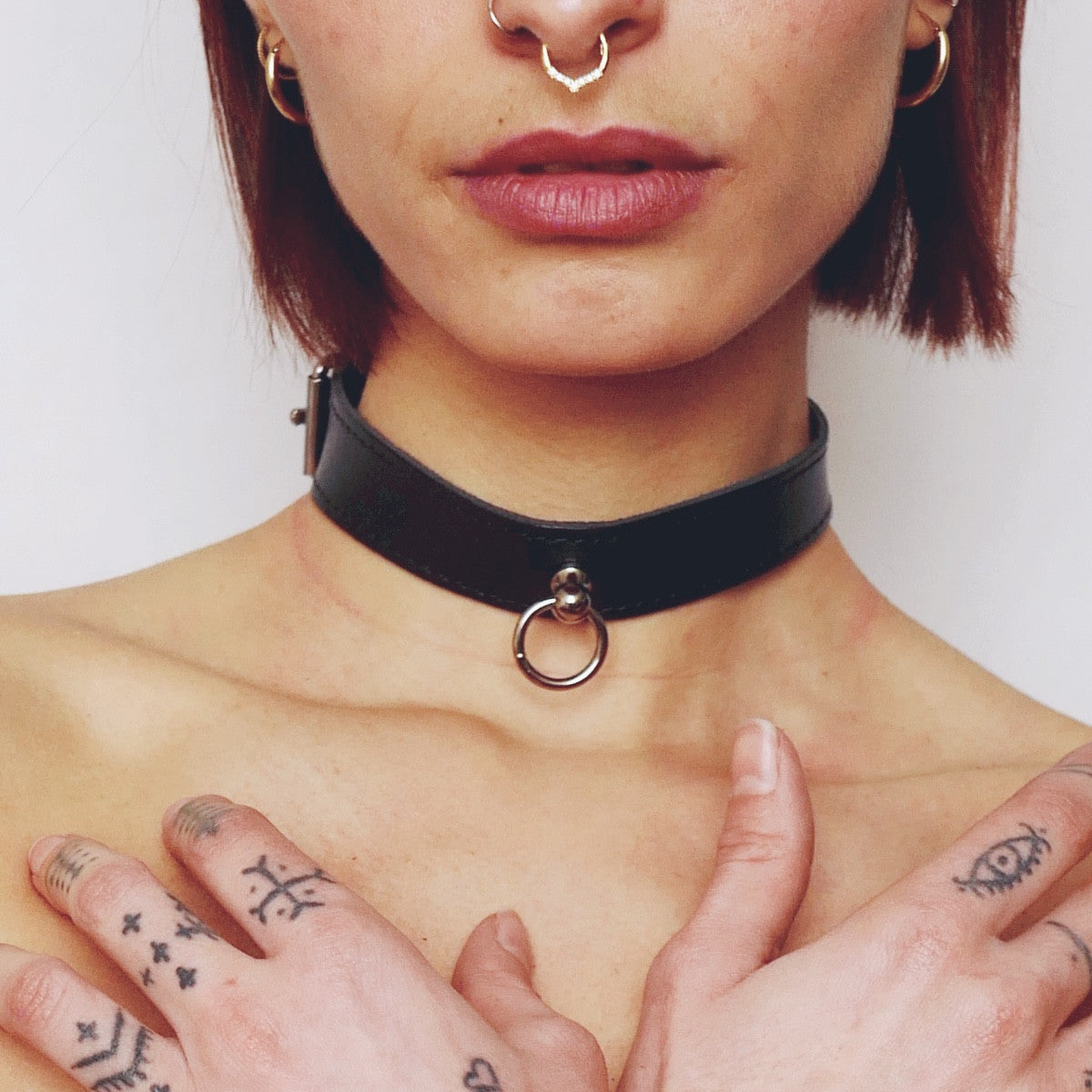 Collier fin anneau Noir – The Sinners – vue 1