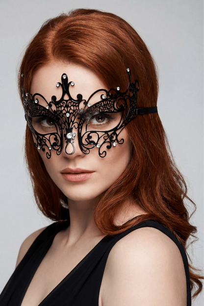 Masque vénitien Lucia rigide noir avec strass – Be Lily Accessories – vue 1