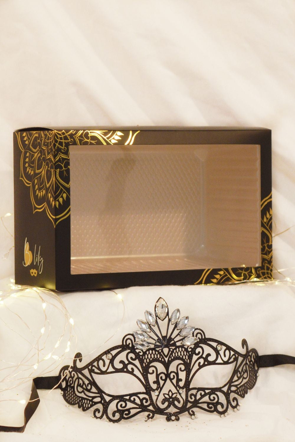 Masque vénitien Gemma rigide noir avec strass – Be Lily Accessories – vue 4