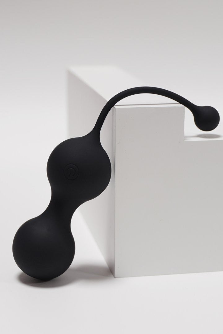 MINA Noir, Boules de Geisha en silicone médical USB avec télécommande – Coeur Ardent – vue 3