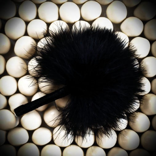 Tickle Me Tickler Plumeau - Noir – Bijoux Indiscrets – vue 1