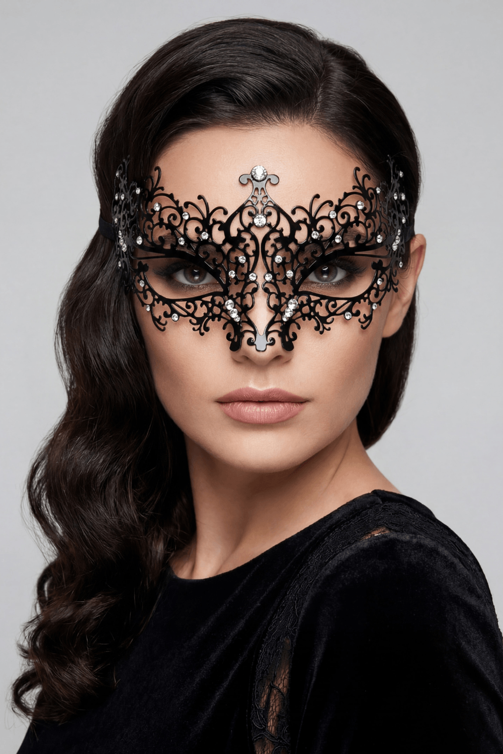 Masque vénitien Chiara rigide noir avec strass – Be Lily Accessories – vue 5