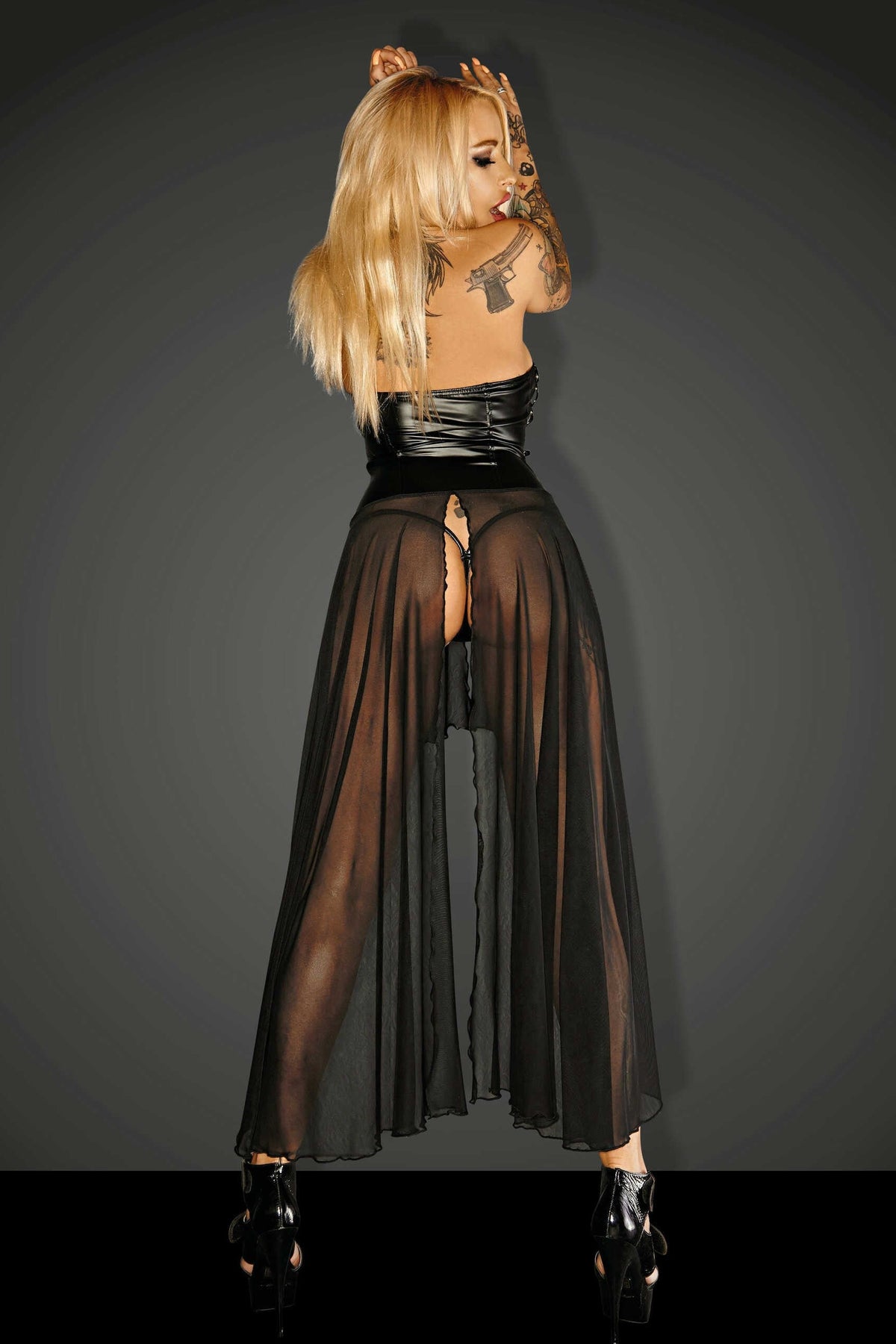 F139 Powerwetlook robe en tulle – Noir Handmade – vue 2