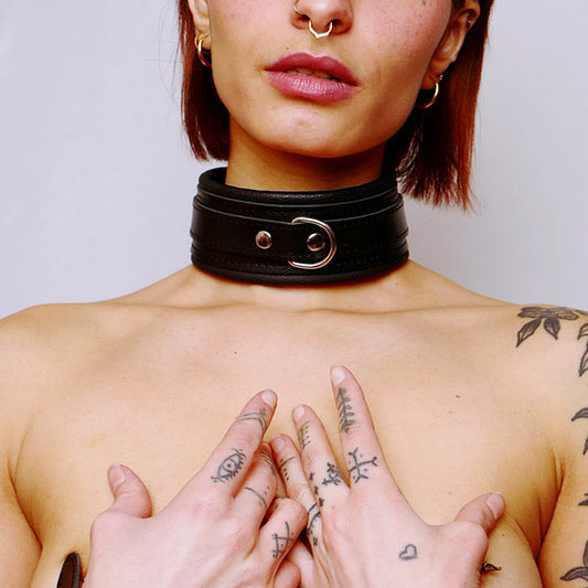 Collier en cuir molletonné et attaches argentées – The Sinners – vue 1