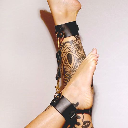 Chevillères en cuir Collection Anneaux NOIR & GOLD – The Sinners